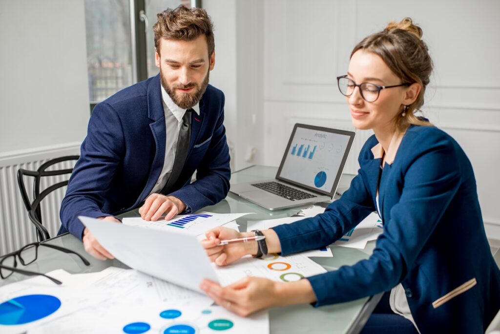 Imagem representativa ilustrando um conjunto de recursos e passos para encontrar a melhor contabilidade. Explore nossas dicas essenciais para escolher o serviço contábil ideal, alinhado às suas necessidades e objetivos financeiros.